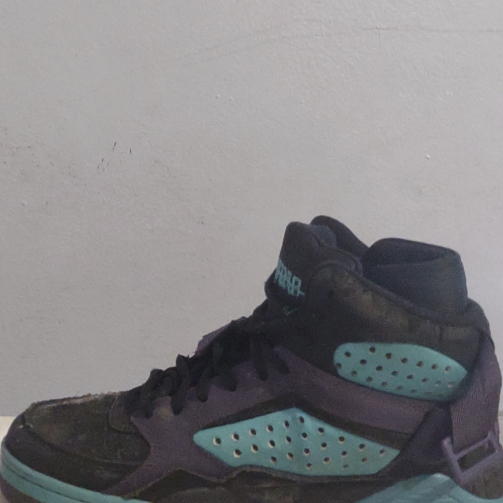 Athletic shoe